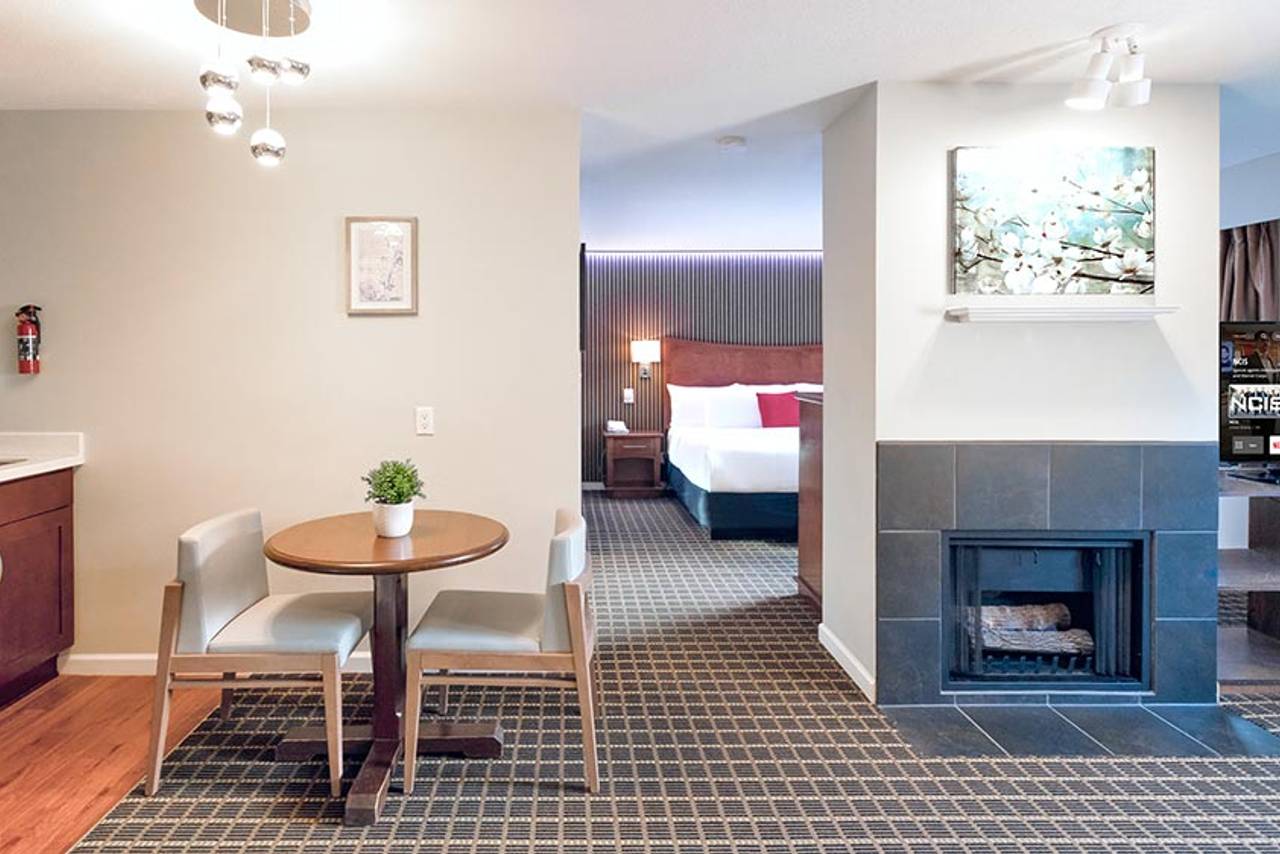 King Suite at Gibsons Garden Hotel