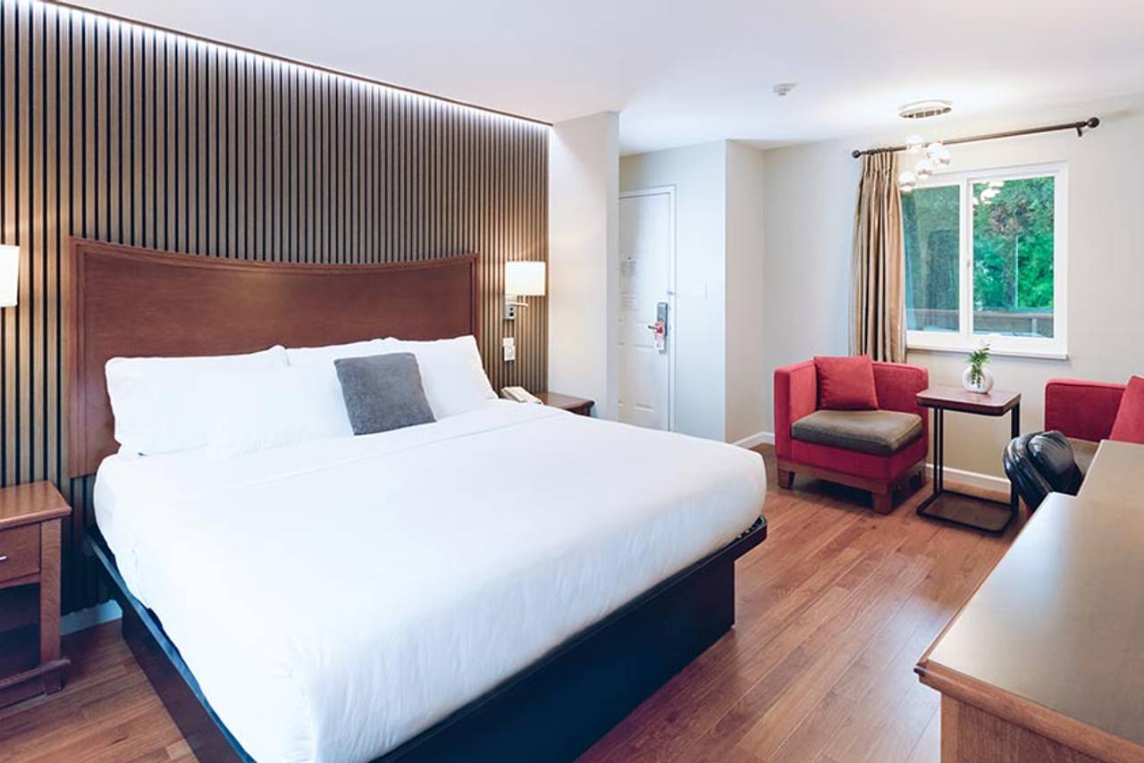 Standard King at Gibsons Garden Hotel