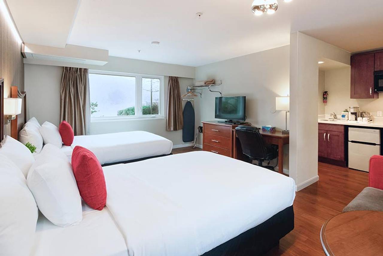 Two Double Kitchenette at Gibsons Garden Hotel